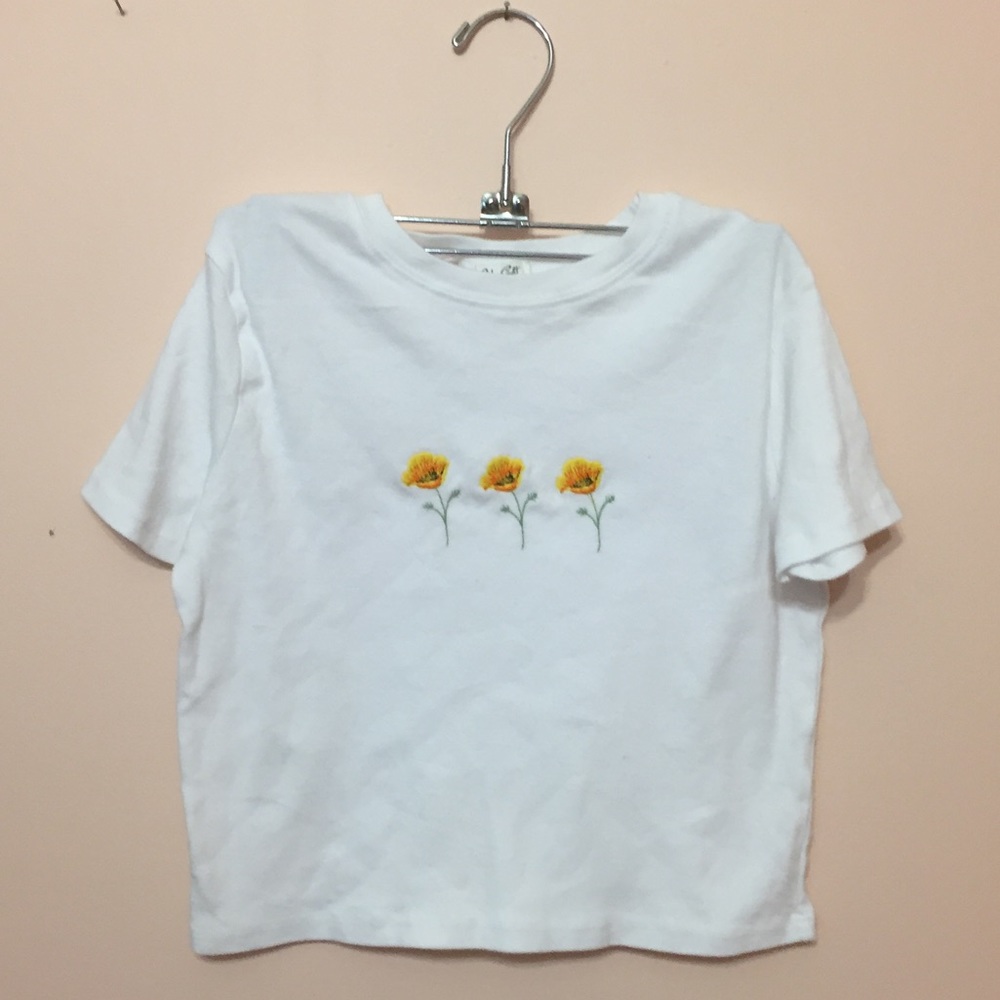 brandy melville flower 🌸 baby tee